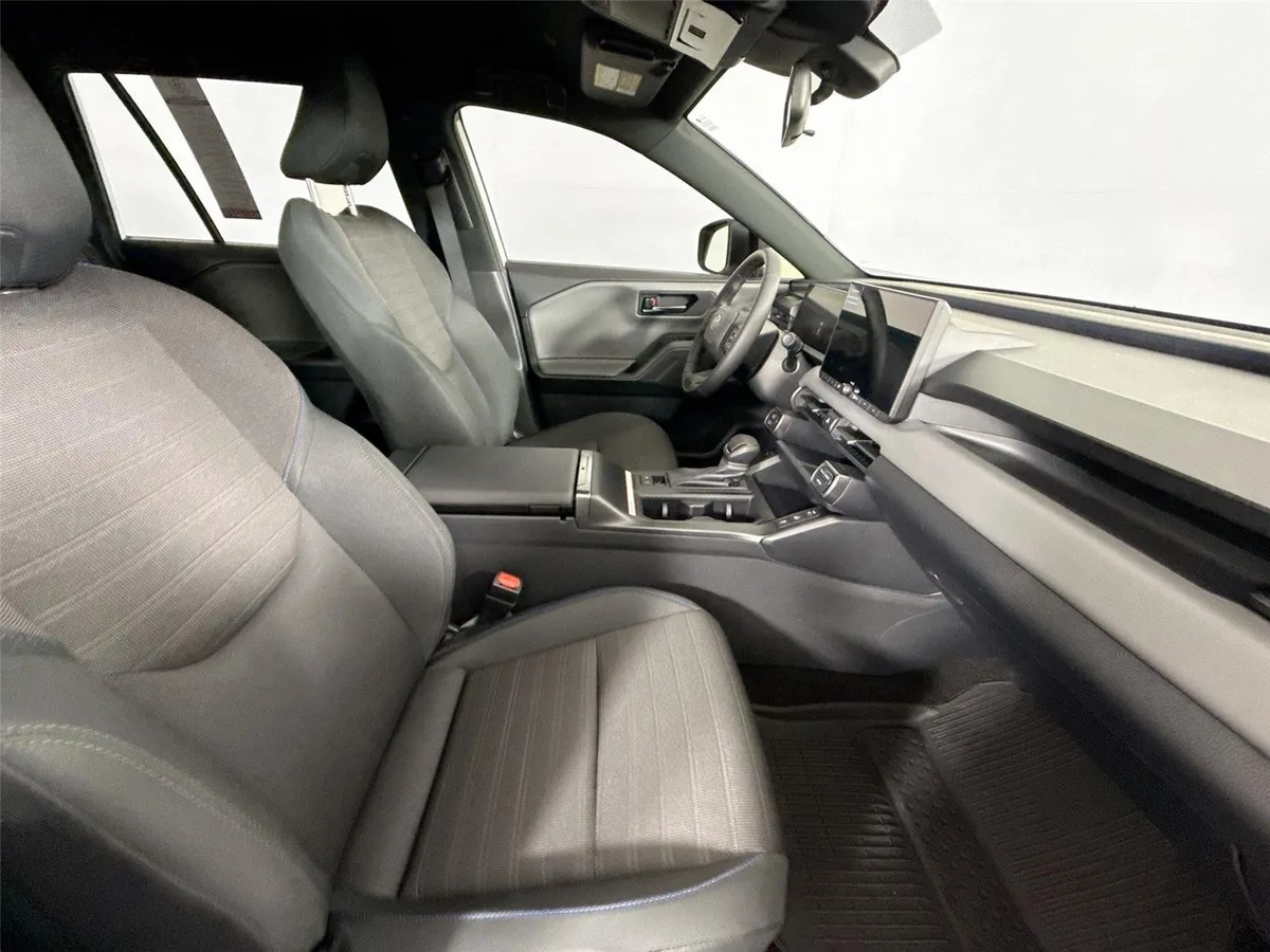2026 Toyota RAV4 Plug-In Hybrid SE thumbnail 42