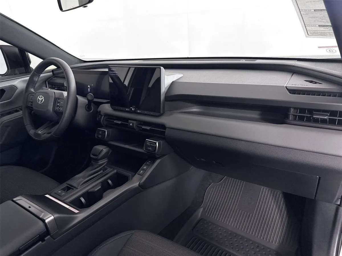 2026 Toyota RAV4 Plug-In Hybrid SE thumbnail 43