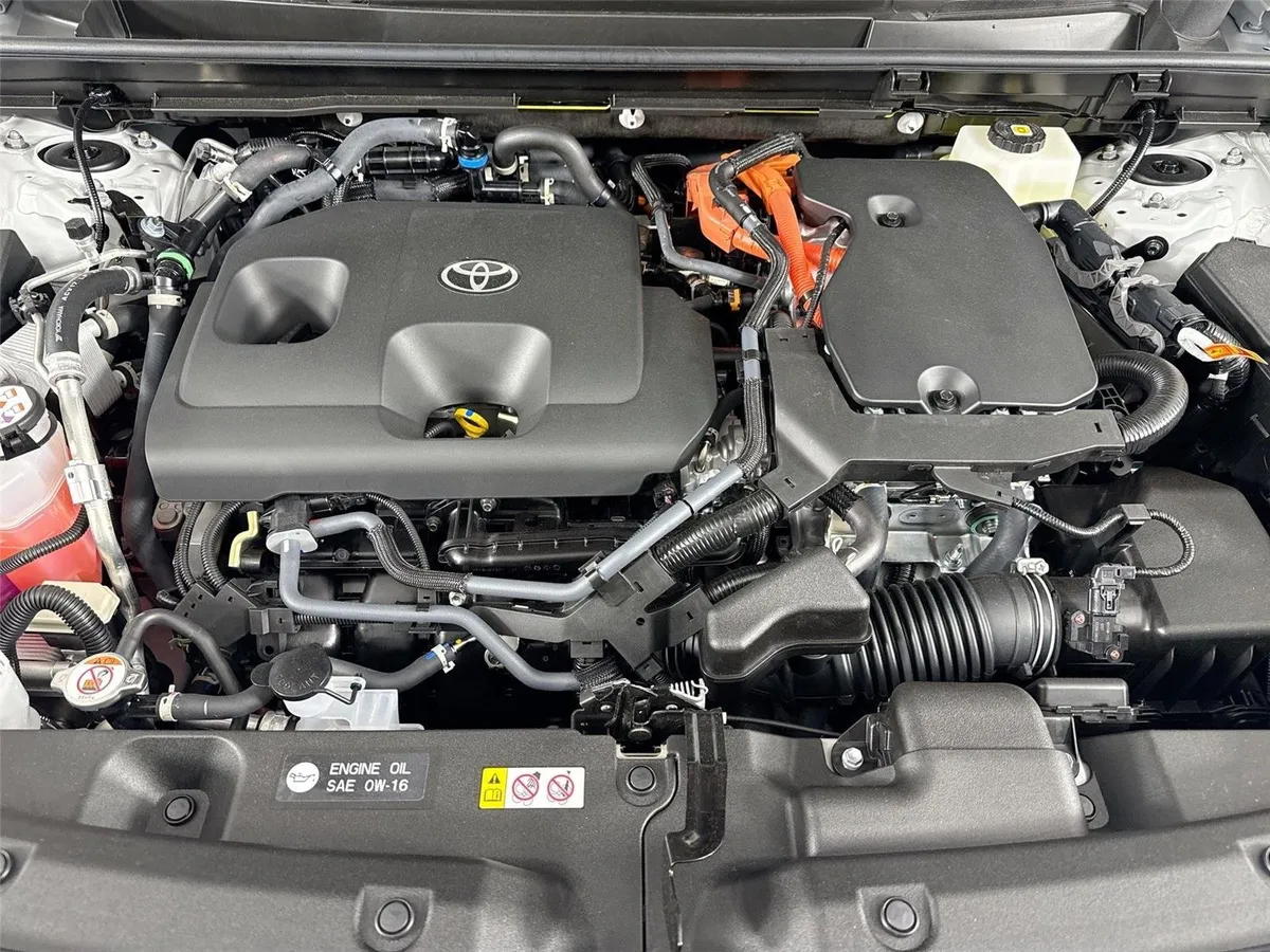 2026 Toyota RAV4 Plug-In Hybrid SE thumbnail 44