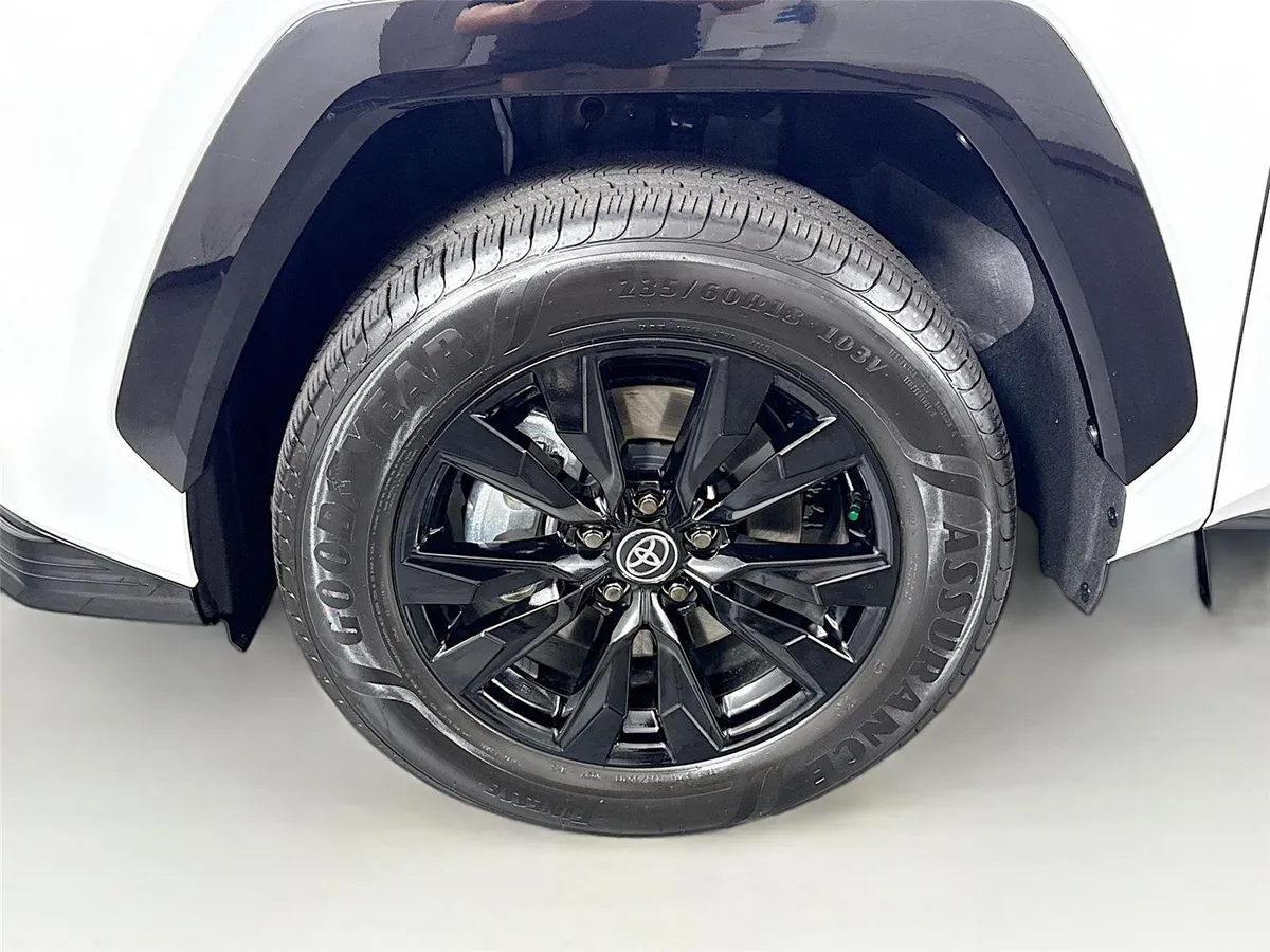 2026 Toyota RAV4 Plug-In Hybrid SE thumbnail 45