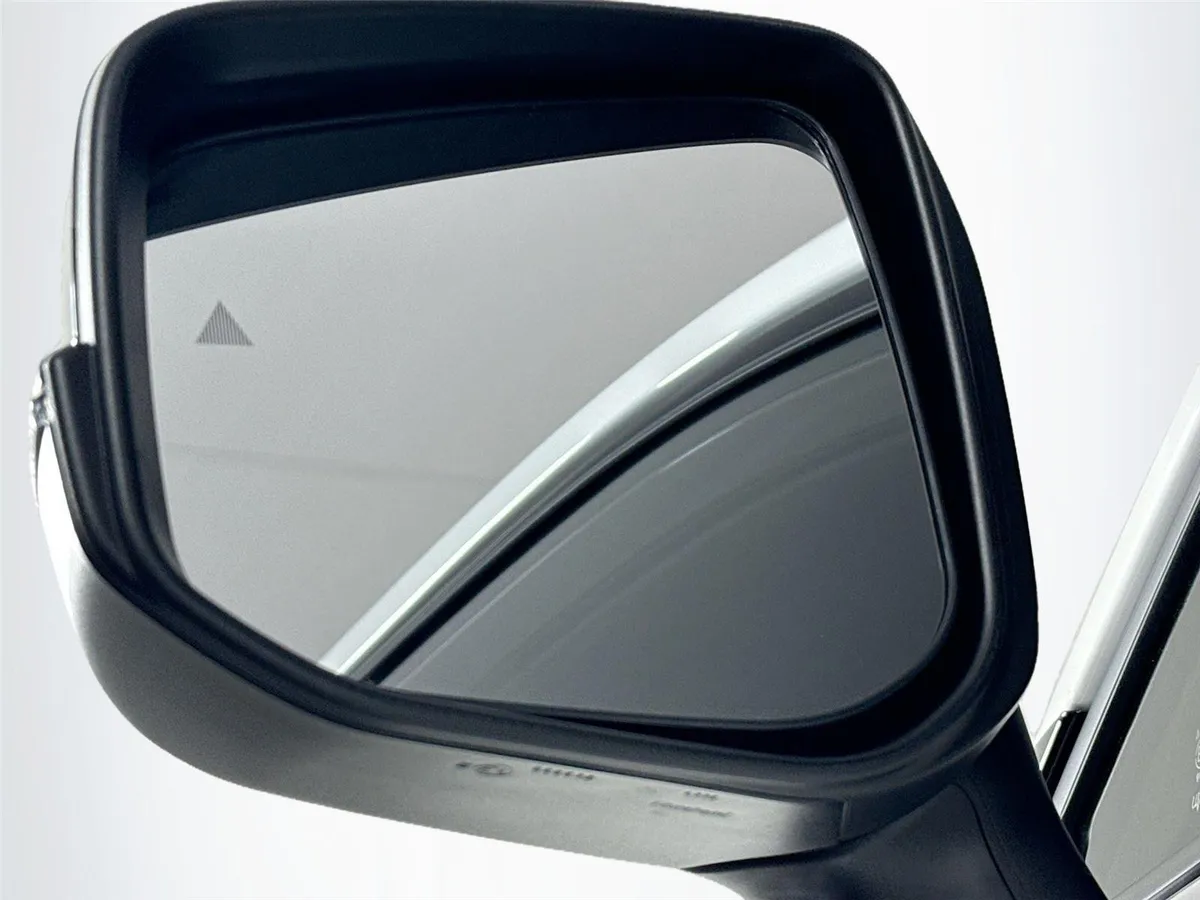2026 Toyota RAV4 Plug-In Hybrid SE thumbnail 5