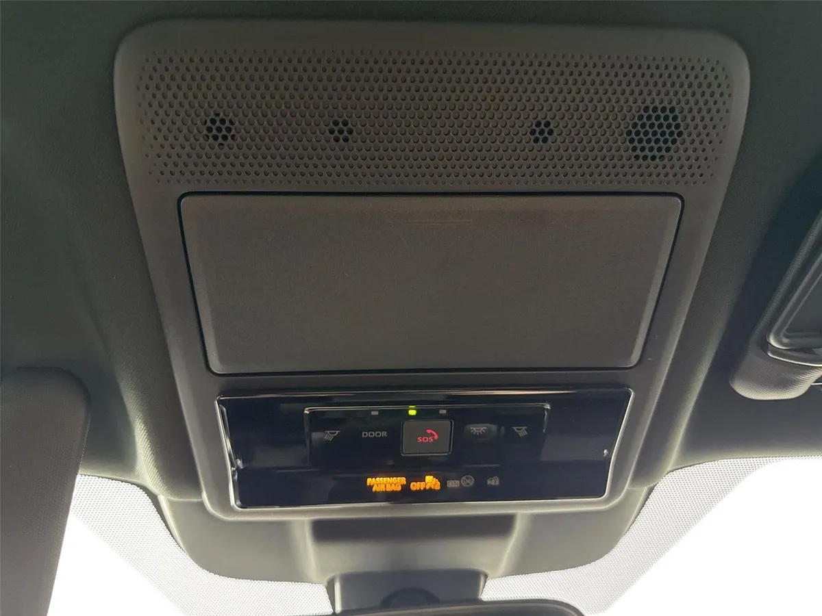 2026 Toyota RAV4 Plug-In Hybrid SE thumbnail 6