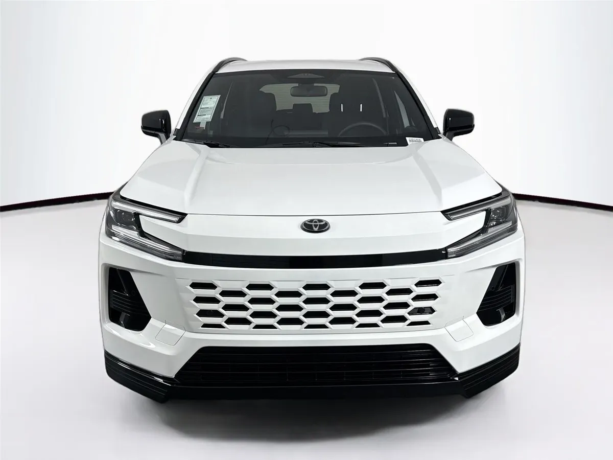 2026 Toyota RAV4 Plug-In Hybrid SE thumbnail 9