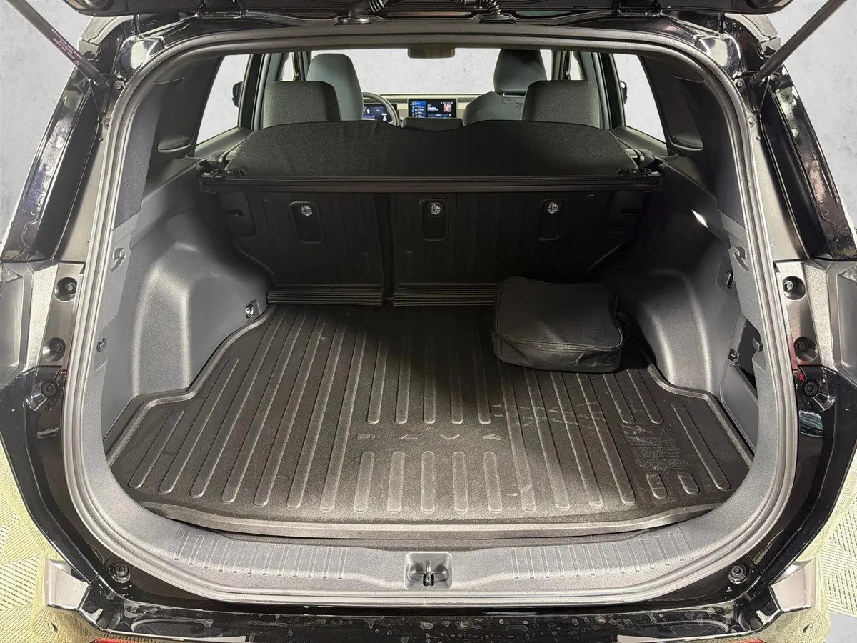 2026 Toyota RAV4 Plug-In Hybrid SE thumbnail 18