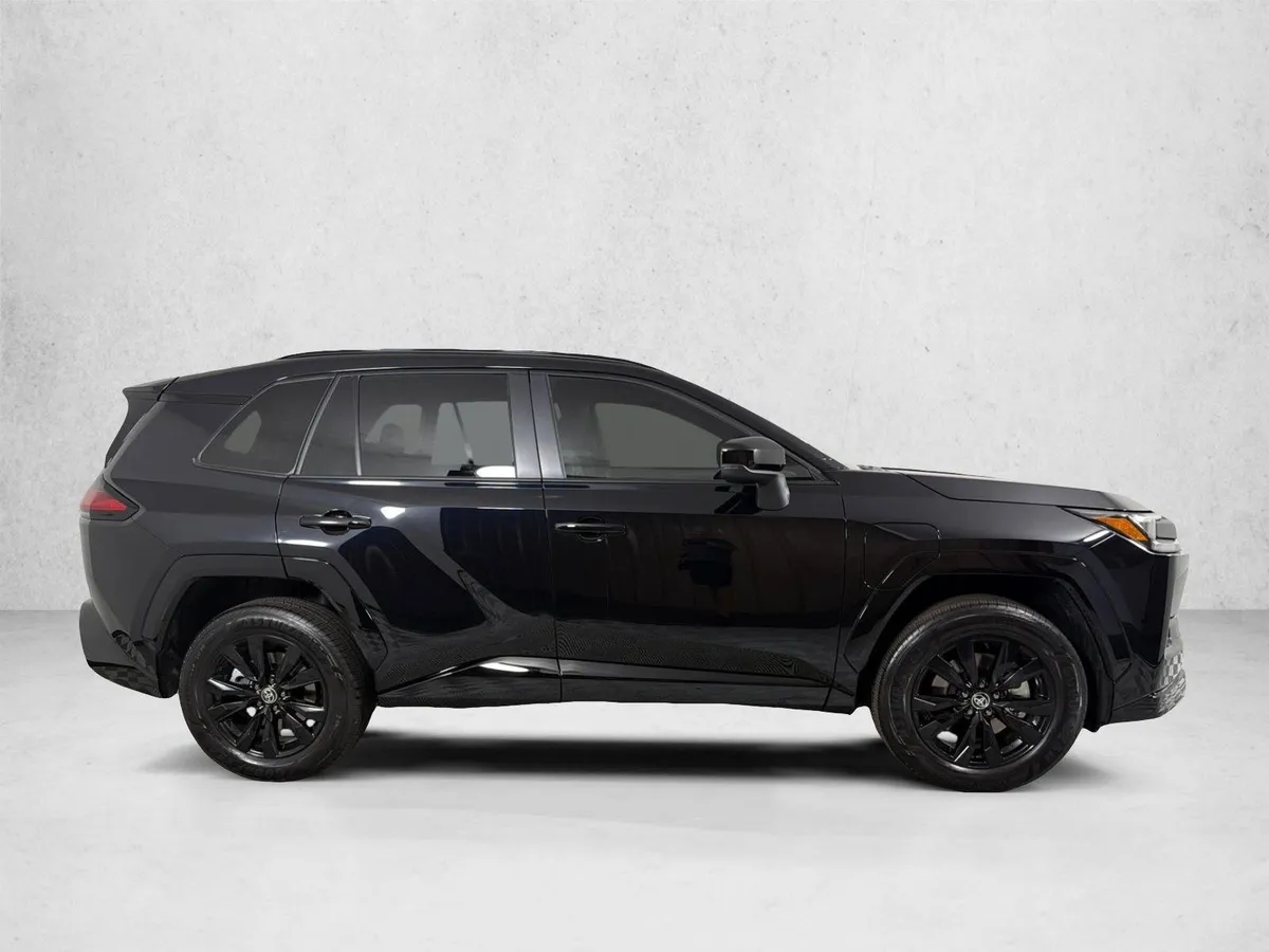 2026 Toyota RAV4 Plug-In Hybrid SE thumbnail 2