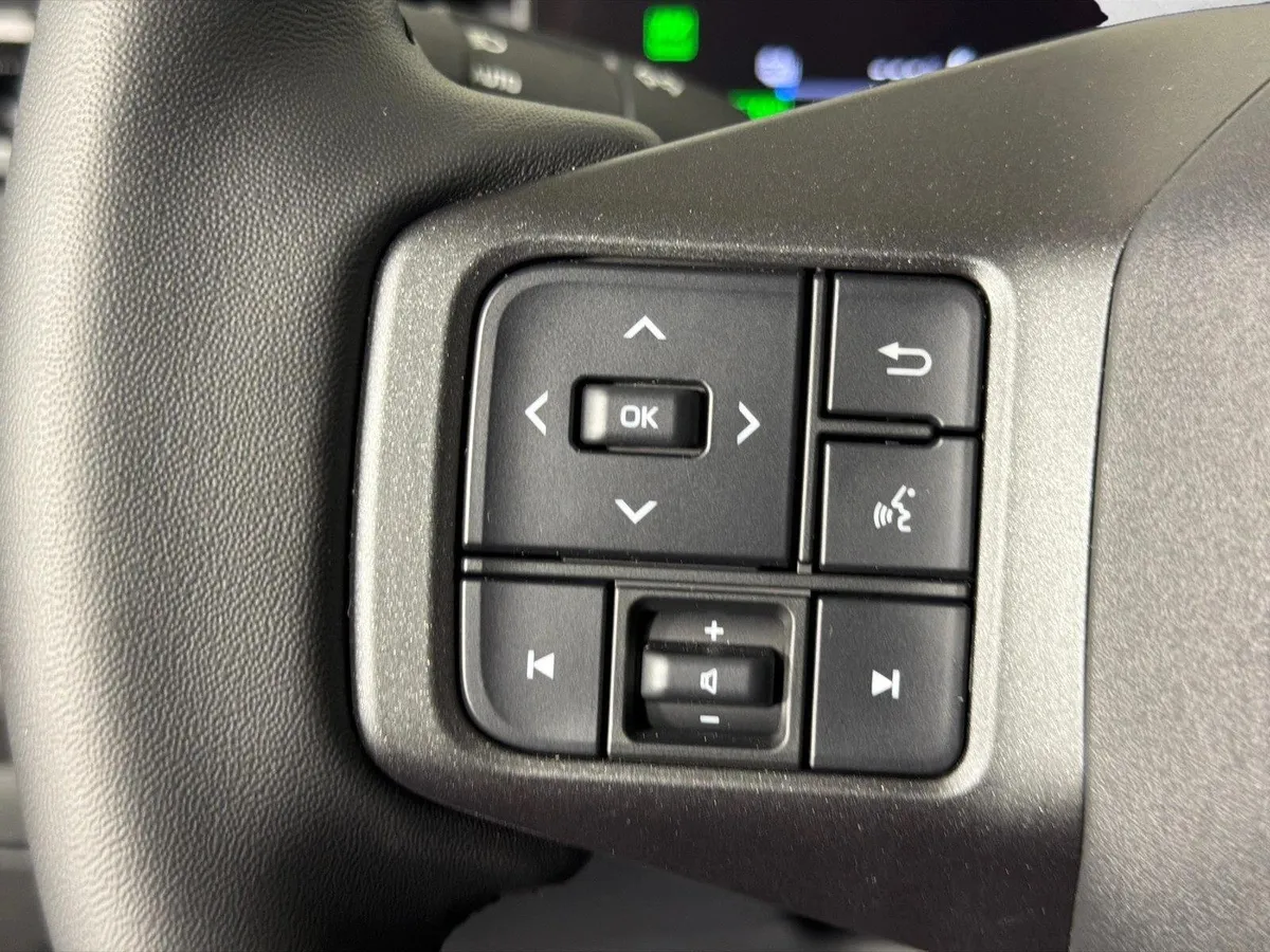 2026 Toyota RAV4 Plug-In Hybrid SE thumbnail 24
