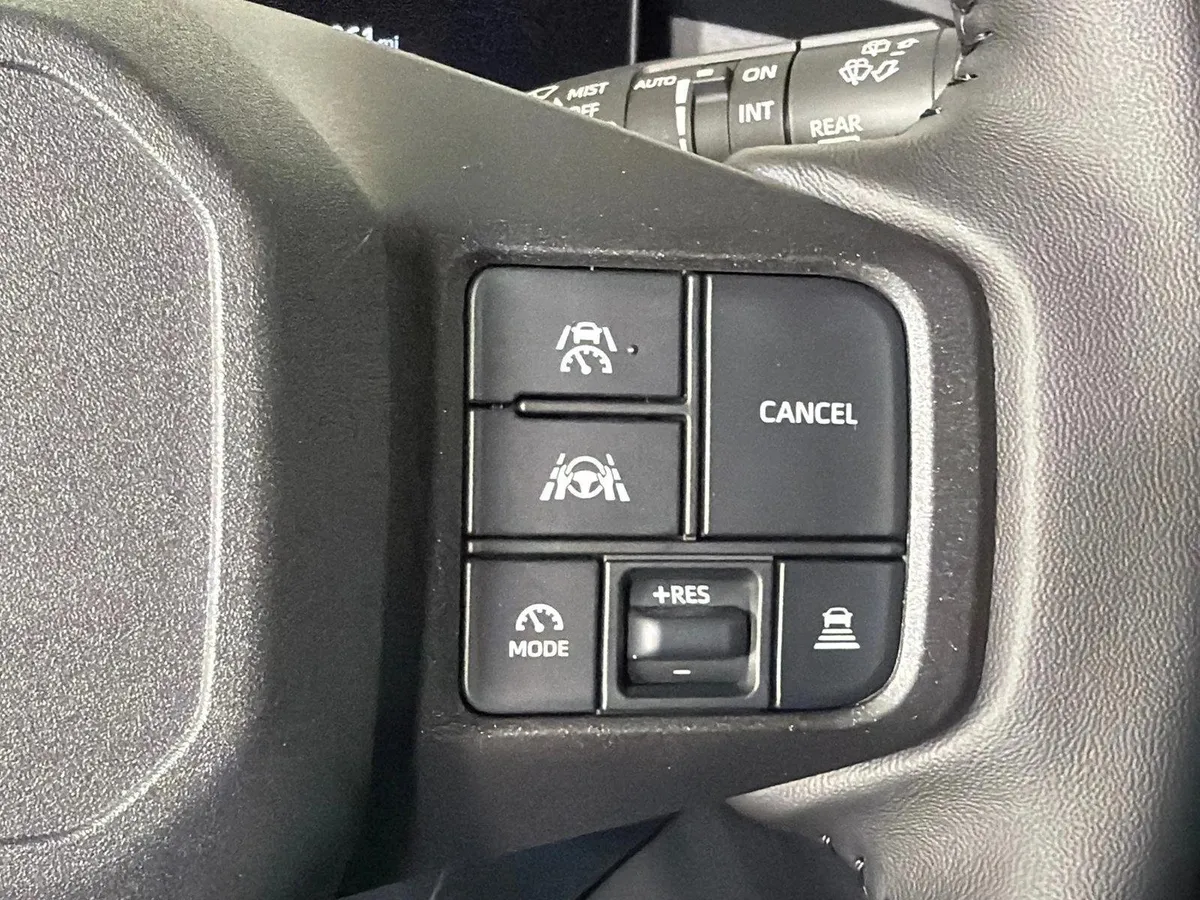 2026 Toyota RAV4 Plug-In Hybrid SE thumbnail 25