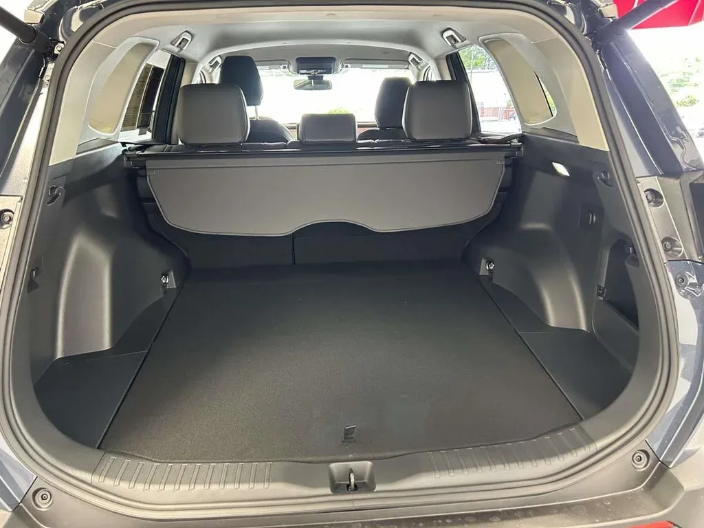 2026 Toyota RAV4 XLE Premium thumbnail 12