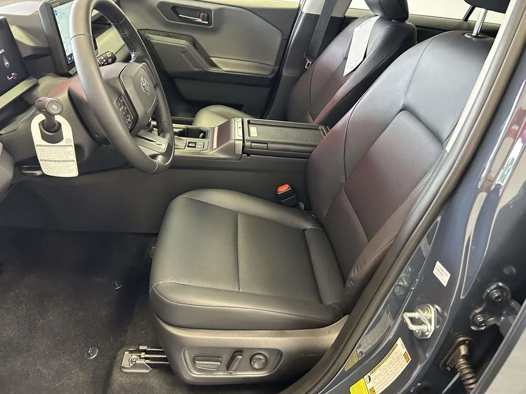 2026 Toyota RAV4 XLE Premium thumbnail 15