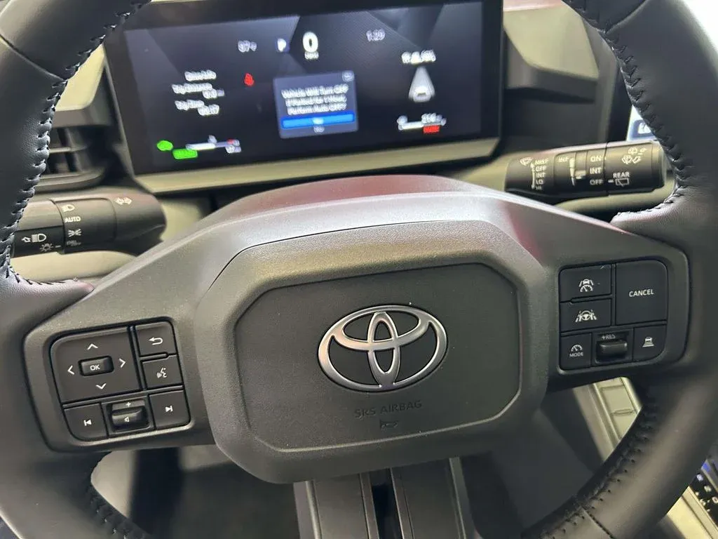 2026 Toyota RAV4 XLE Premium thumbnail 18