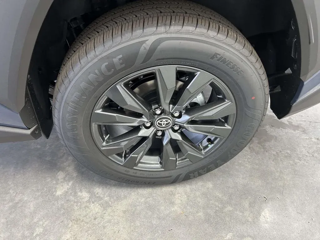 2026 Toyota RAV4 XLE Premium thumbnail 9