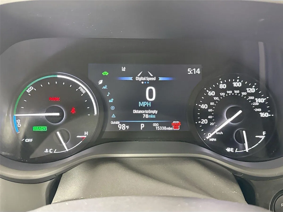 2026 Toyota Sienna LE thumbnail 18