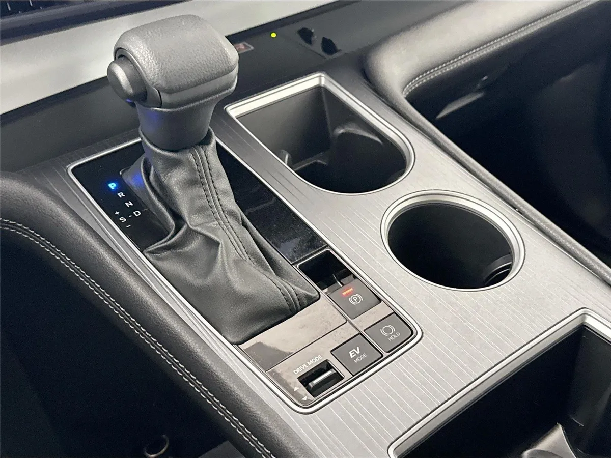 2026 Toyota Sienna LE thumbnail 25