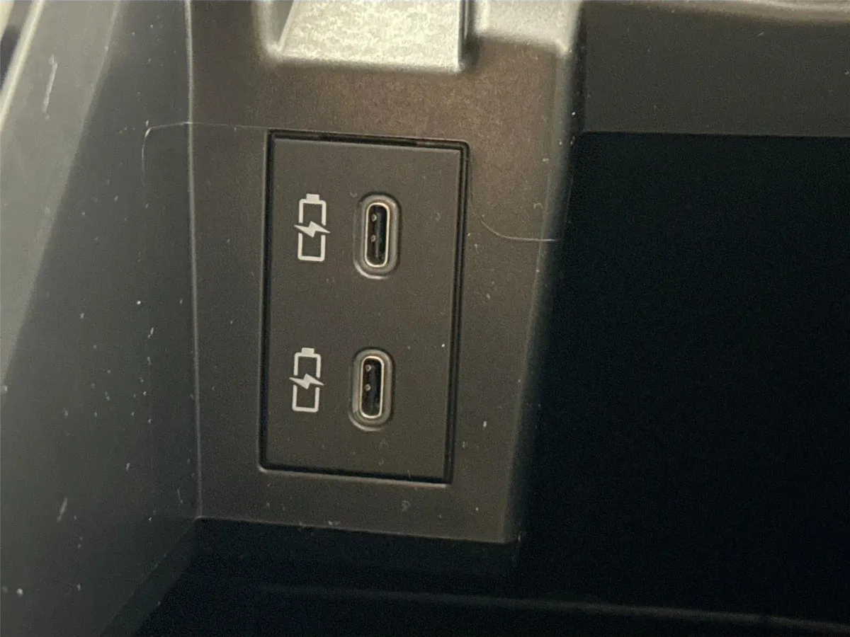 2026 Toyota Sienna LE thumbnail 32