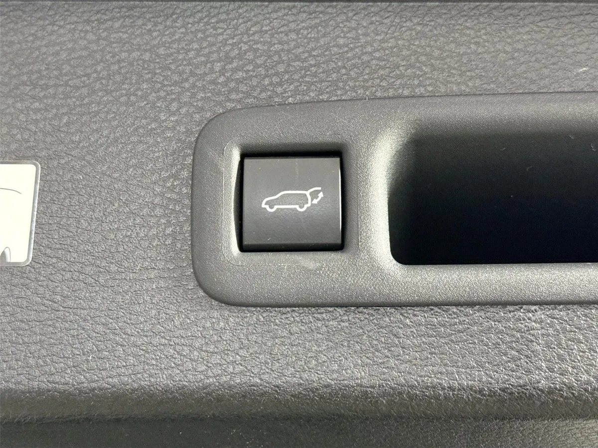 2026 Toyota Sienna LE thumbnail 36