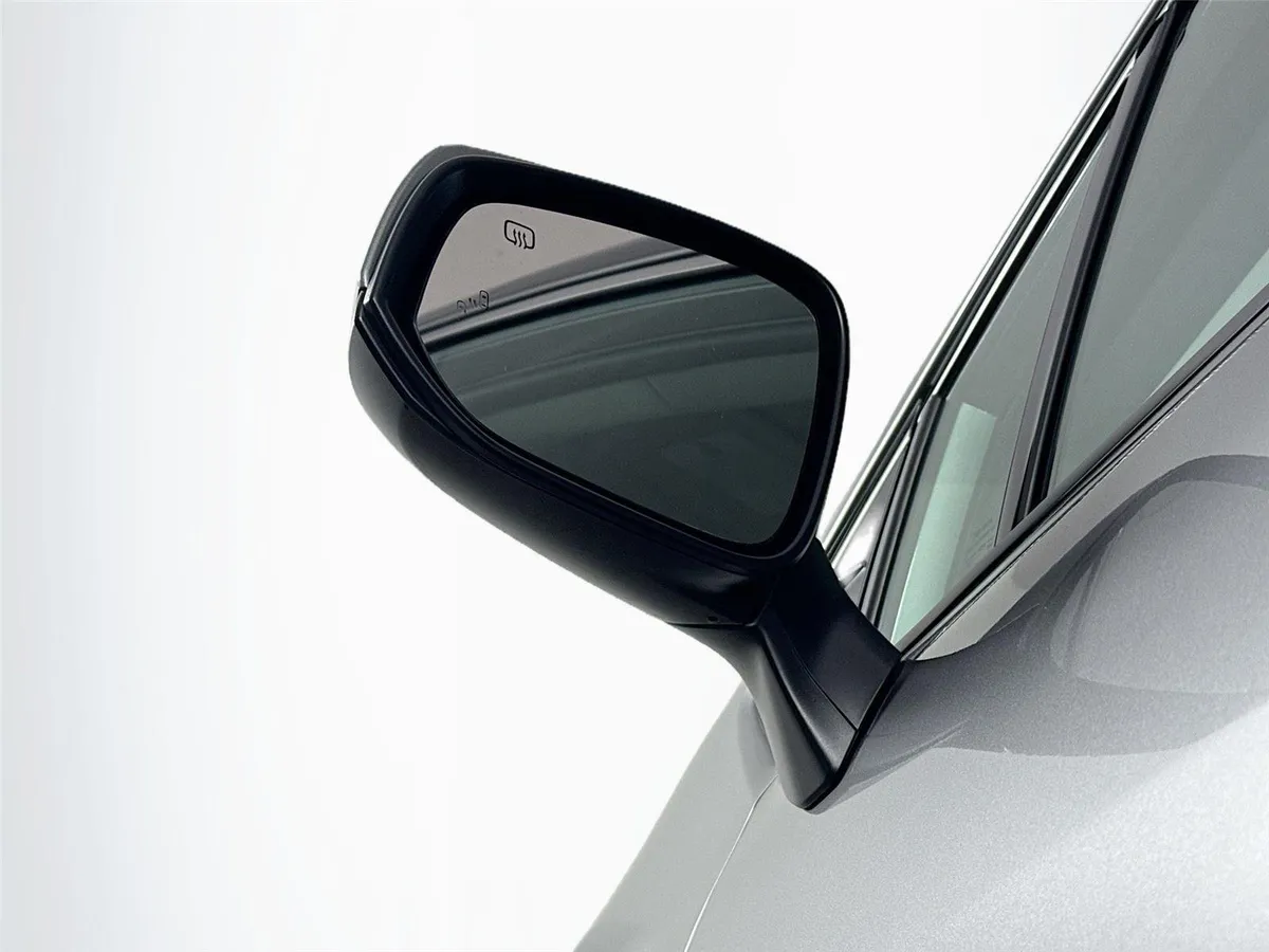 2026 Toyota Sienna LE thumbnail 5