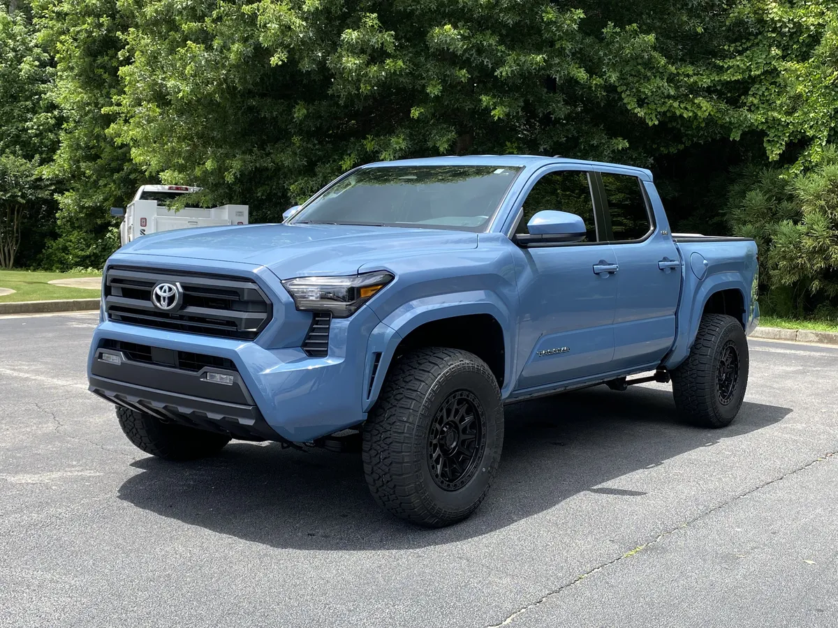 2026 Toyota Tacoma 2WD SR5 thumbnail 4