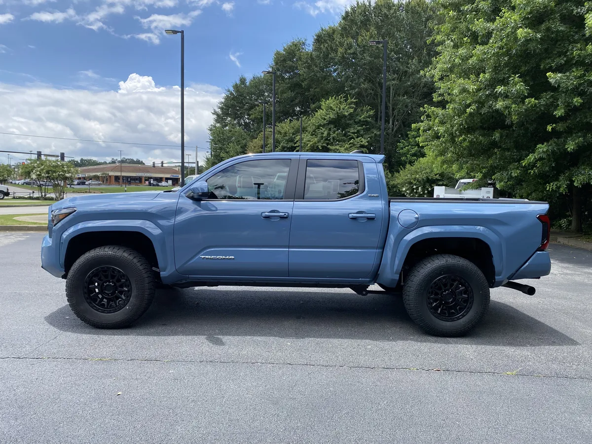 2026 Toyota Tacoma 2WD SR5 thumbnail 5