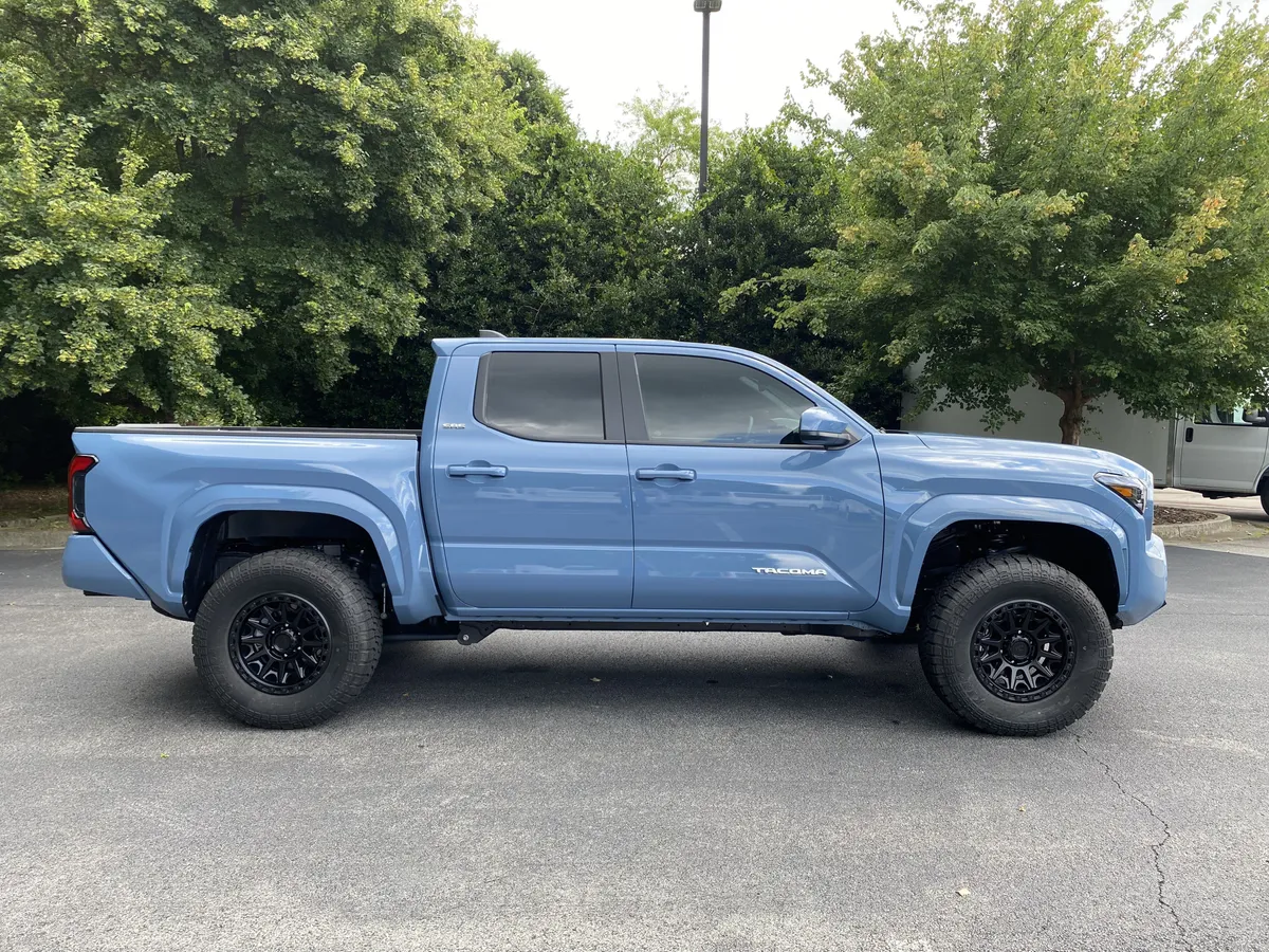 2026 Toyota Tacoma 2WD SR5 thumbnail 9