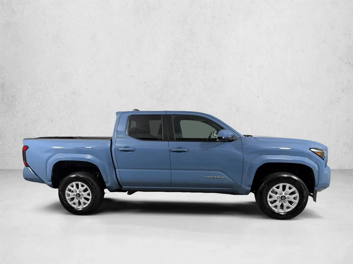 2026 Toyota Tacoma 2WD SR5 thumbnail 2