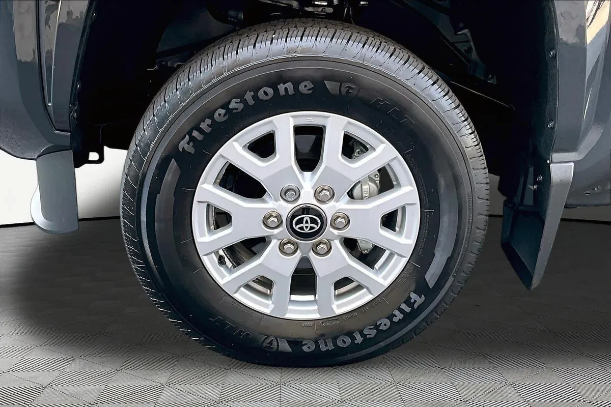 2026 Toyota Tacoma SR5 thumbnail 10