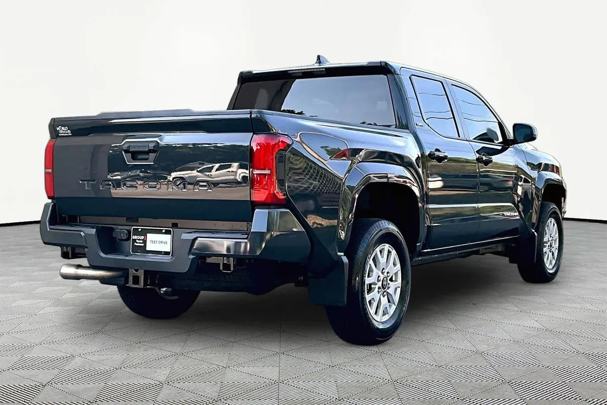 2026 Toyota Tacoma SR5 thumbnail 12