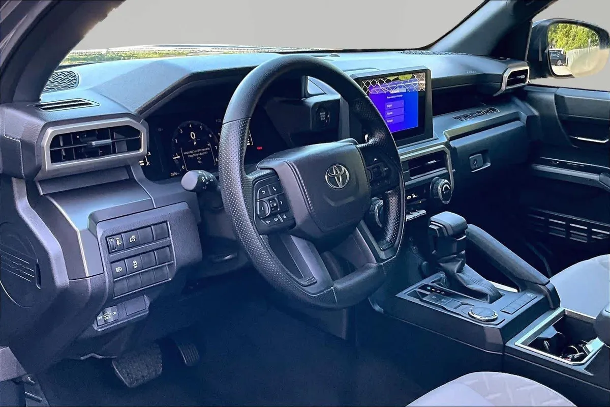 2026 Toyota Tacoma SR5 thumbnail 17
