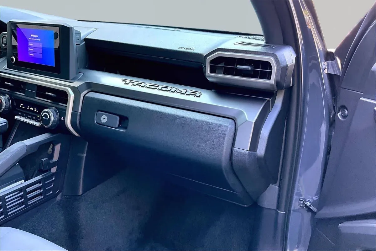 2026 Toyota Tacoma SR5 thumbnail 18