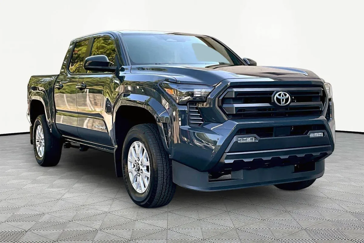 2026 Toyota Tacoma SR5 thumbnail 2