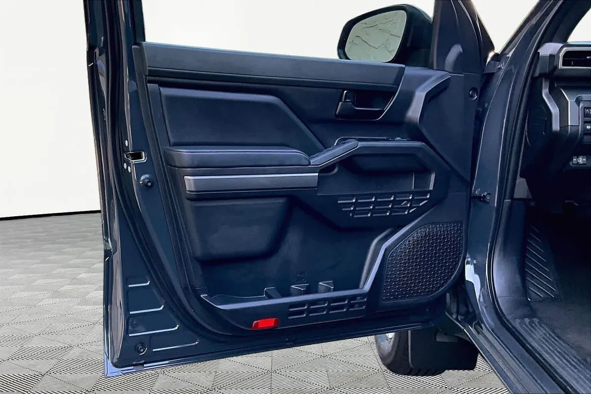 2026 Toyota Tacoma SR5 thumbnail 21
