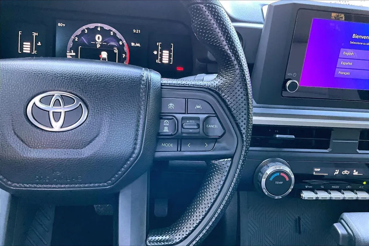 2026 Toyota Tacoma SR5 thumbnail 24