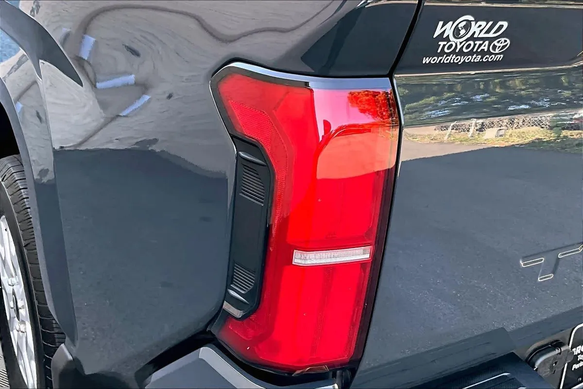 2026 Toyota Tacoma SR5 thumbnail 28