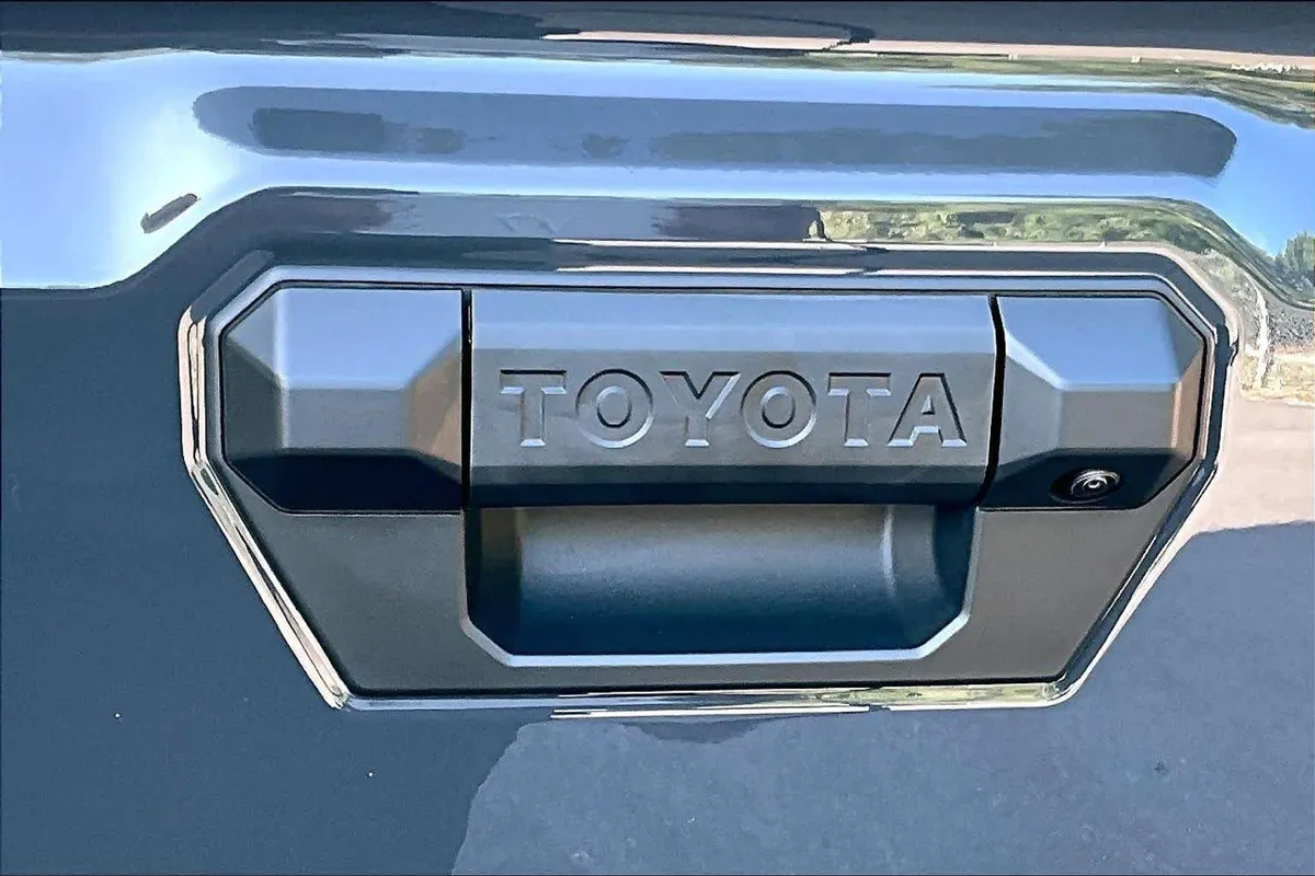 2026 Toyota Tacoma SR5 thumbnail 30