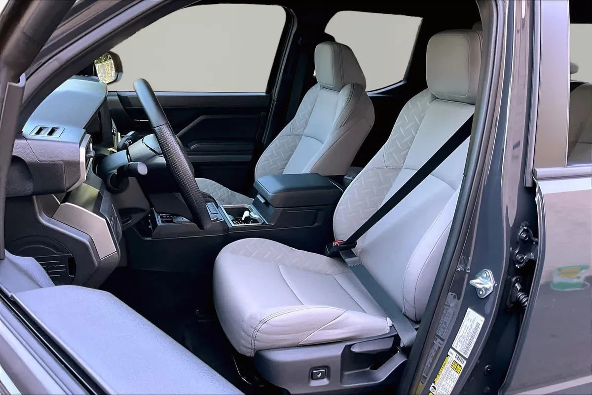 2026 Toyota Tacoma SR5 thumbnail 7
