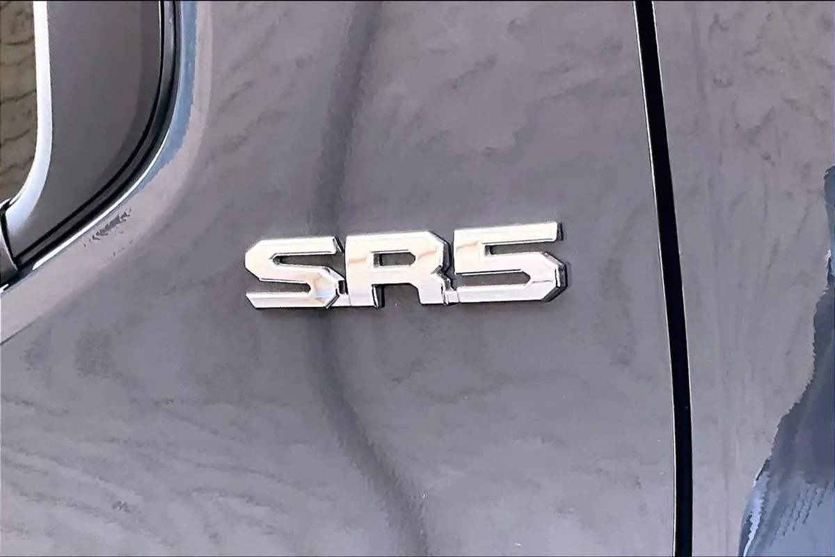 2026 Toyota Tacoma SR5 thumbnail 9