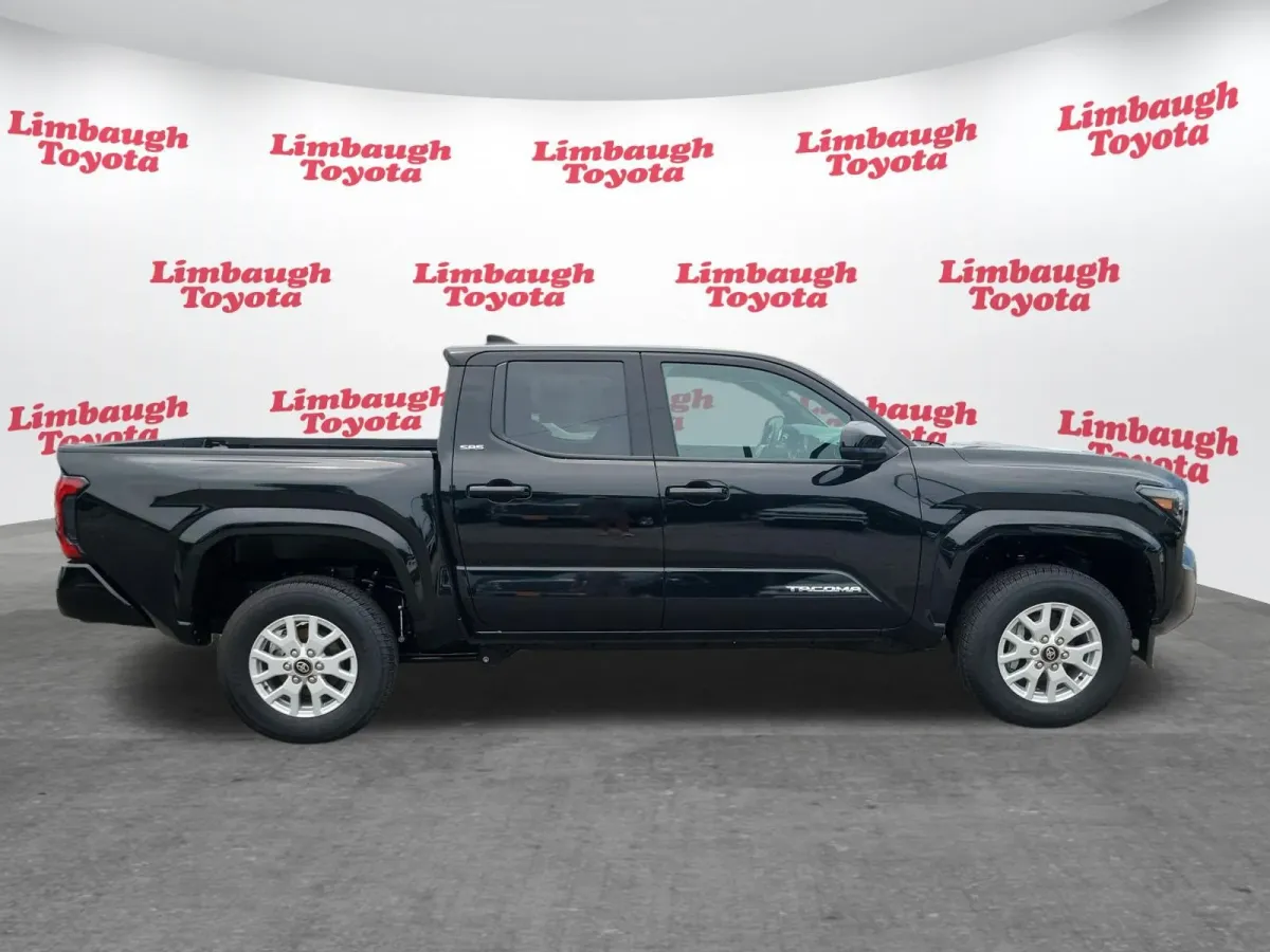 2026 Toyota Tacoma SR5 thumbnail 2