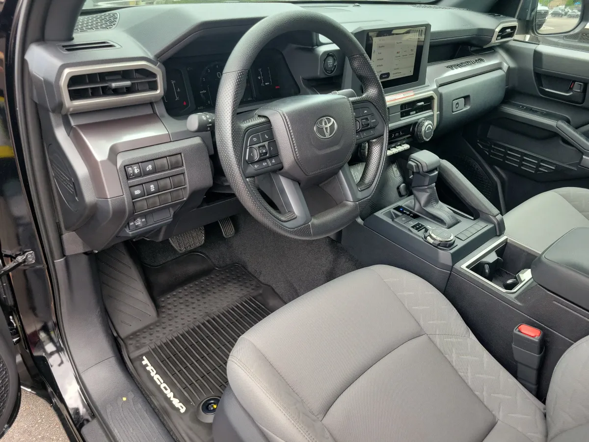 2026 Toyota Tacoma SR5 thumbnail 4