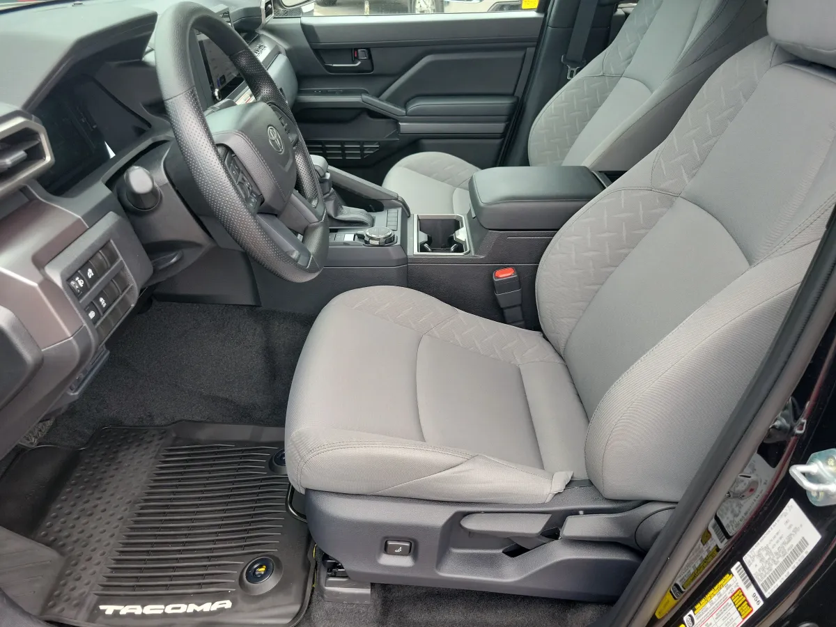 2026 Toyota Tacoma SR5 thumbnail 5