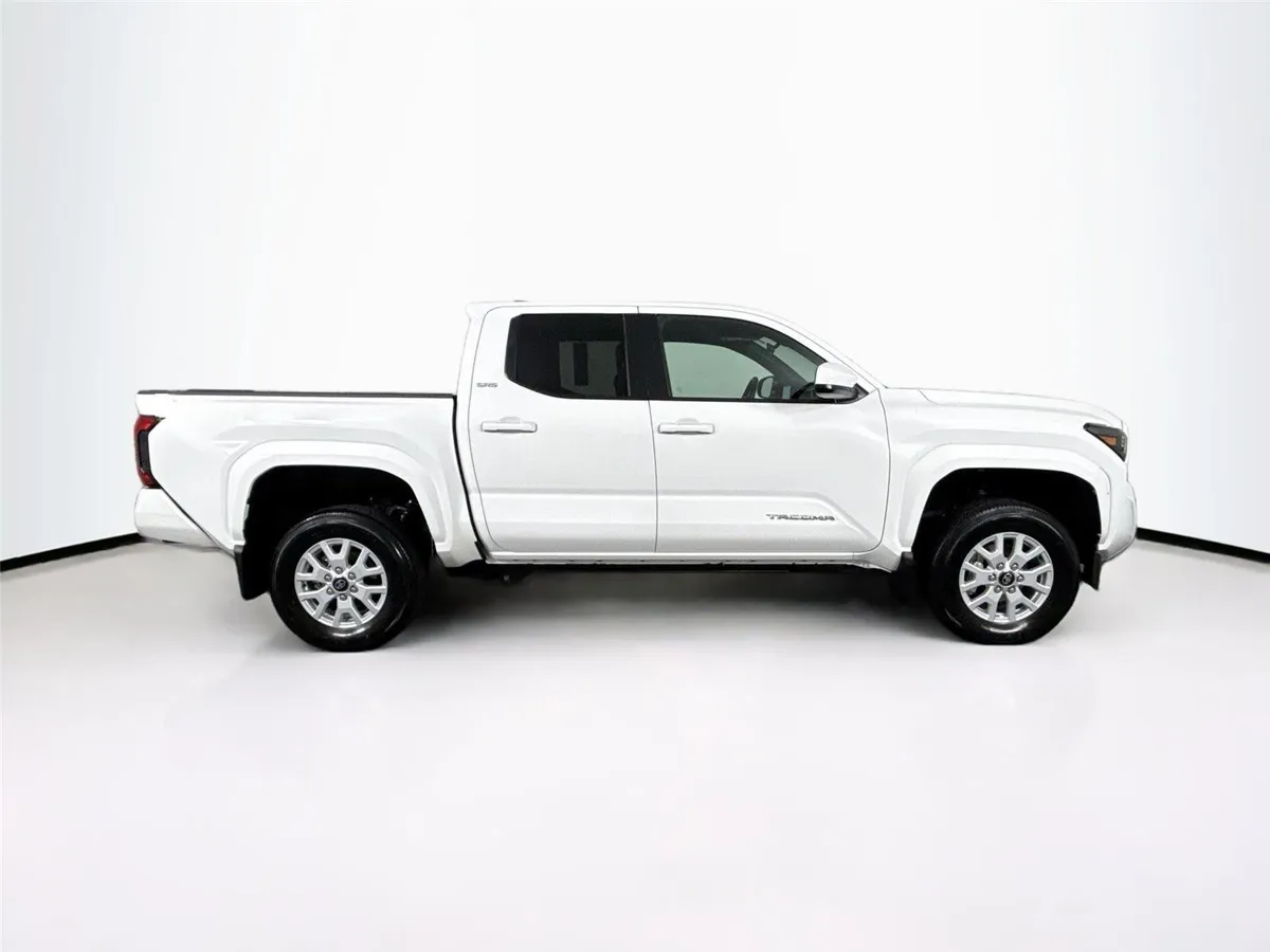 2026 Toyota Tacoma SR5 thumbnail 10