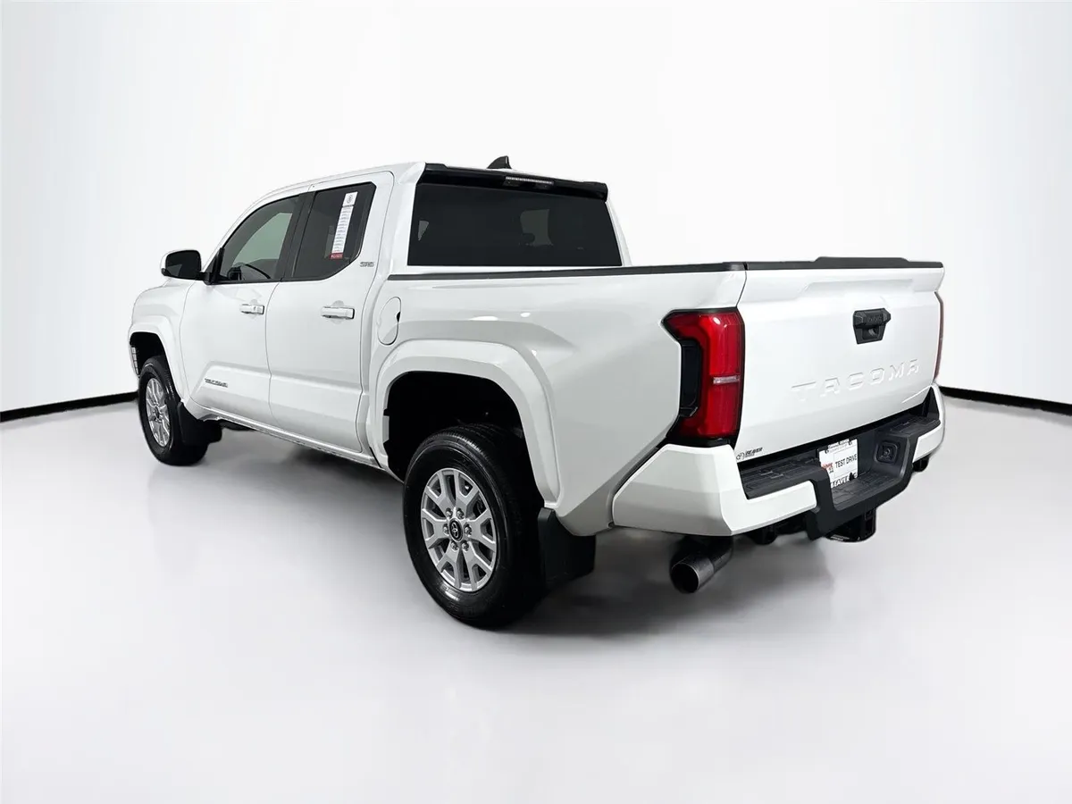2026 Toyota Tacoma SR5 thumbnail 12