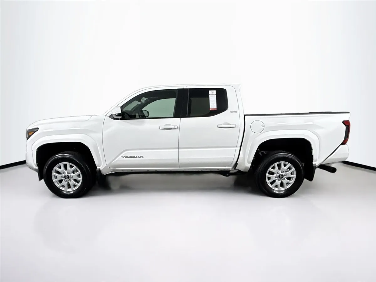 2026 Toyota Tacoma SR5 thumbnail 13