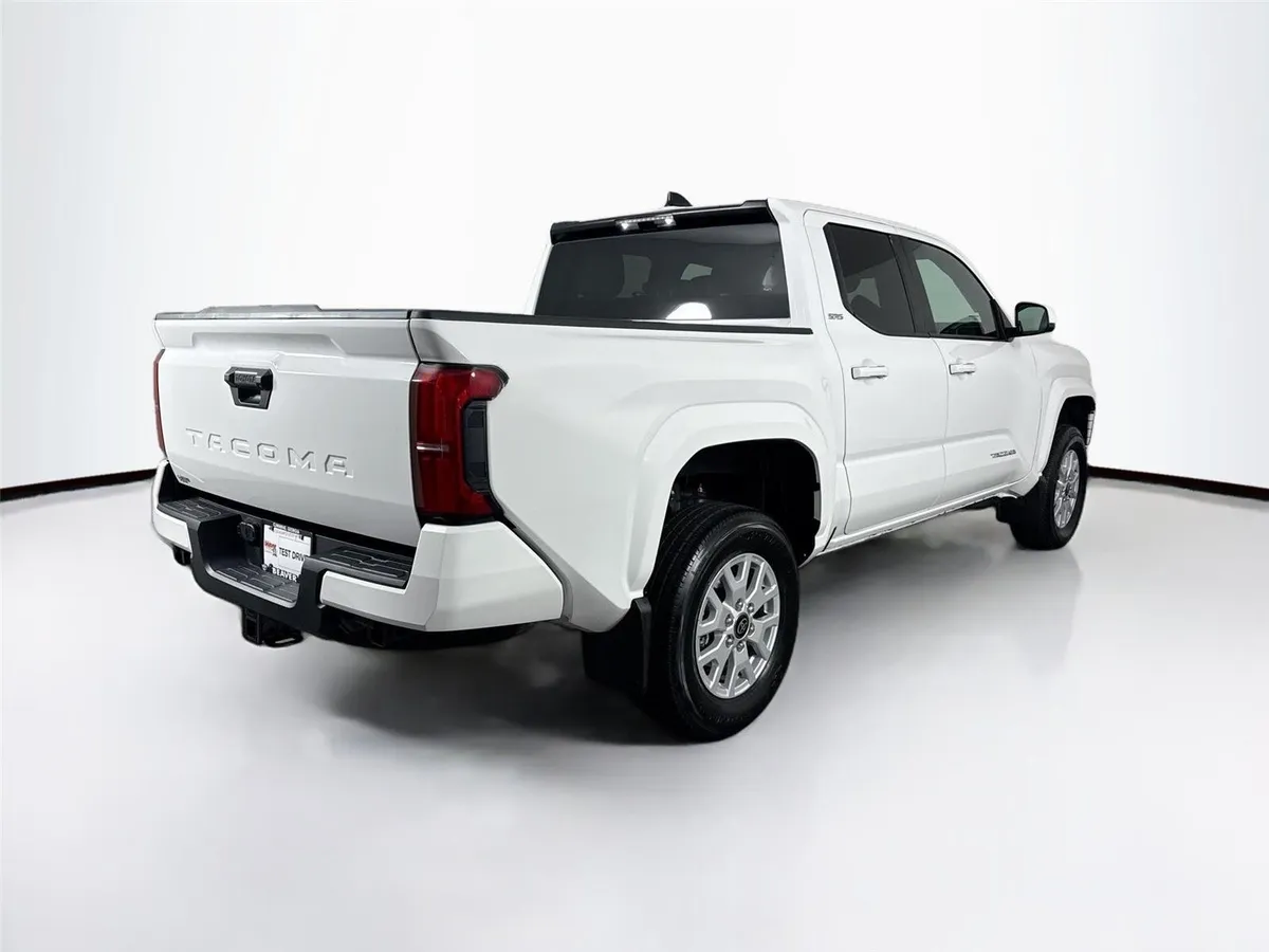 2026 Toyota Tacoma SR5 thumbnail 2