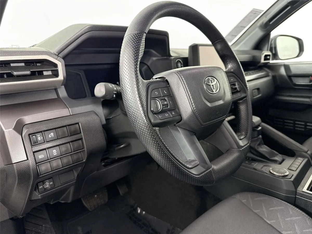 2026 Toyota Tacoma SR5 thumbnail 4