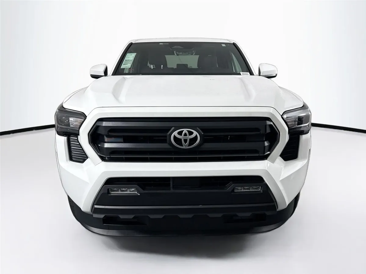 2026 Toyota Tacoma SR5 thumbnail 8