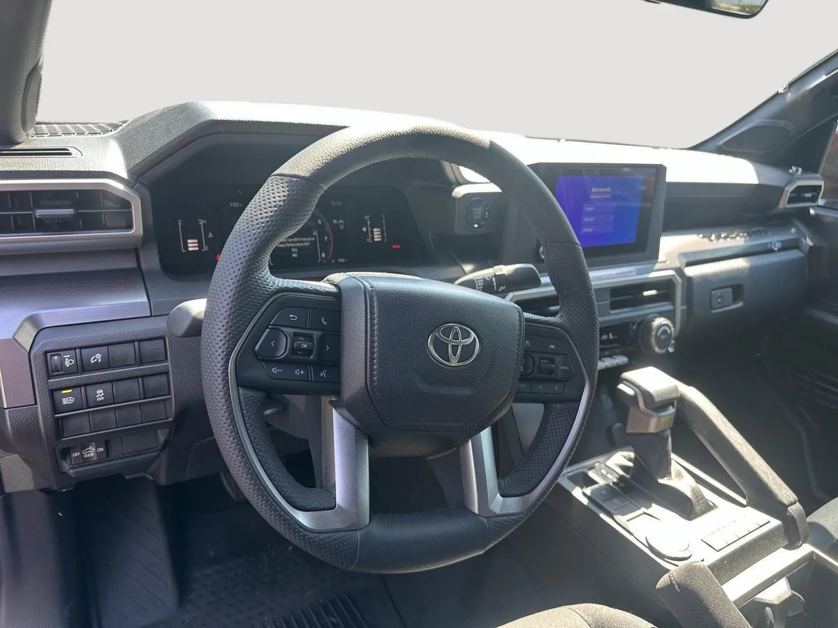 2026 Toyota Tacoma SR5 thumbnail 9