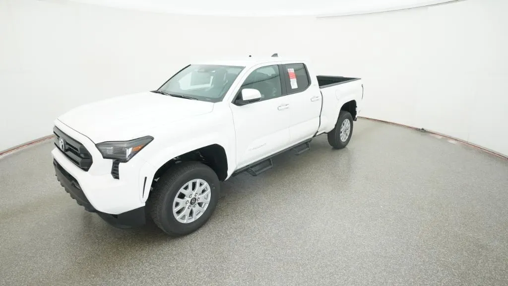 2026 Toyota Tacoma SR5 thumbnail 4