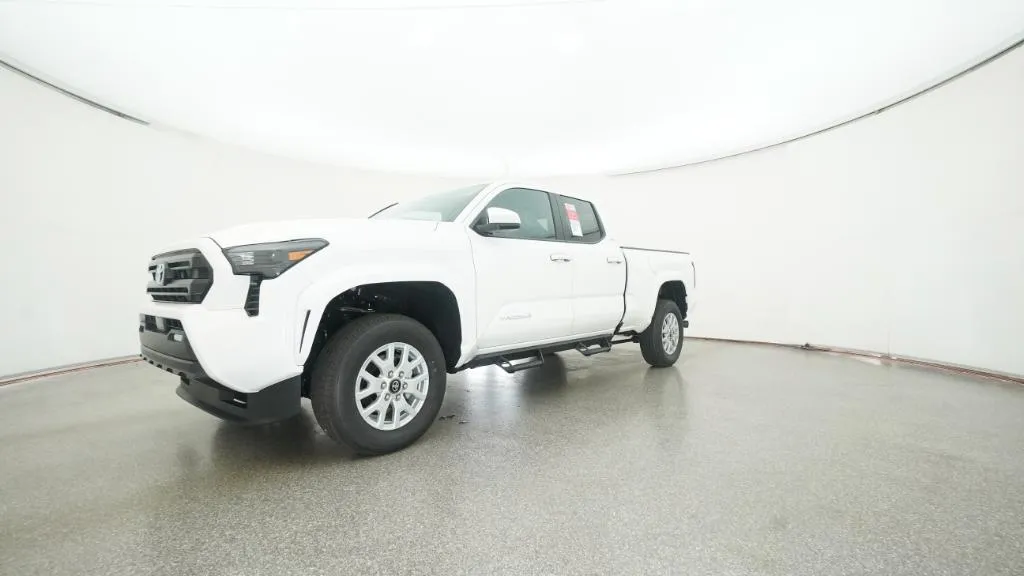 2026 Toyota Tacoma SR5 thumbnail 5