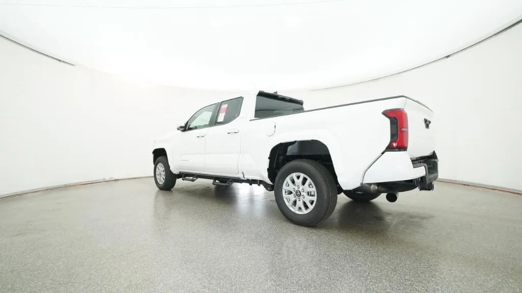 2026 Toyota Tacoma SR5 thumbnail 6