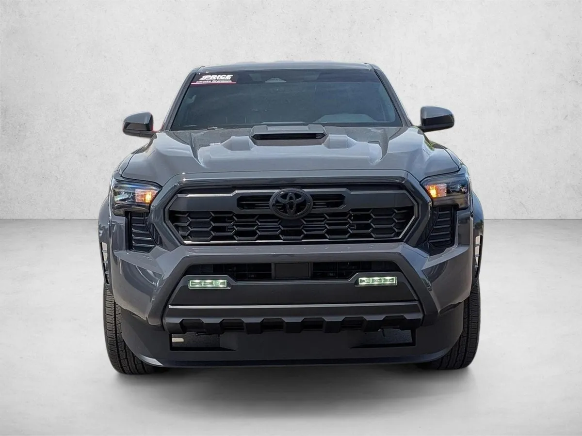 2026 Toyota Tacoma TRD Sport thumbnail 2
