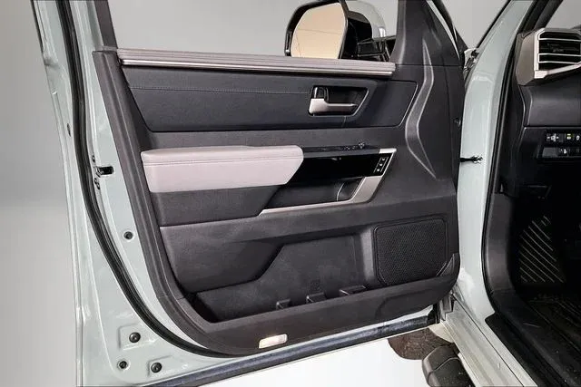 2026 Toyota Tundra Limited thumbnail 17